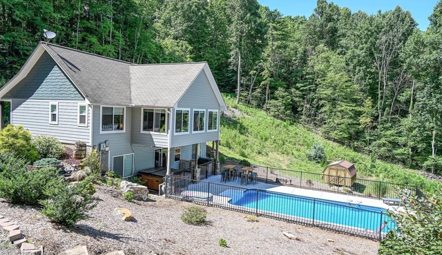 Mountain View Estate Pool May - August Hot Tub Outdoor Kitchen Game Room & Theatre