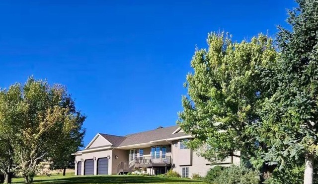 Mountain View Estate 2 Homes, 4 Bdrm Cabin & 5 Bdrm Mainhouse, 8miles to Dining