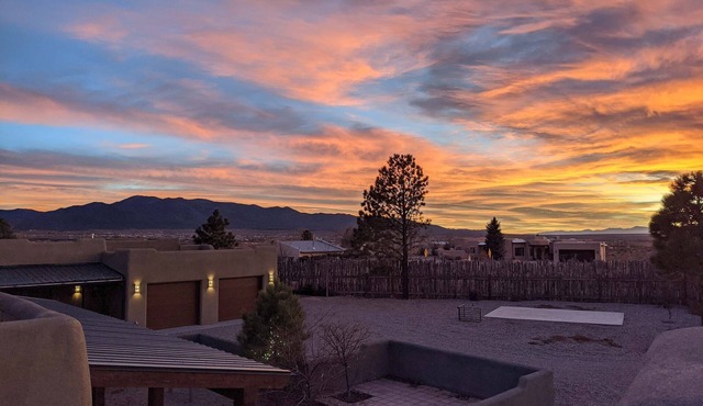 Mountain-view estate with casita, POP tennis, rooftop bar & private hot tub