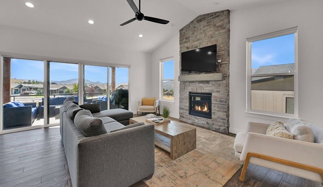 Mountain View Family Retreat w/Hot Tub & Ski Access
