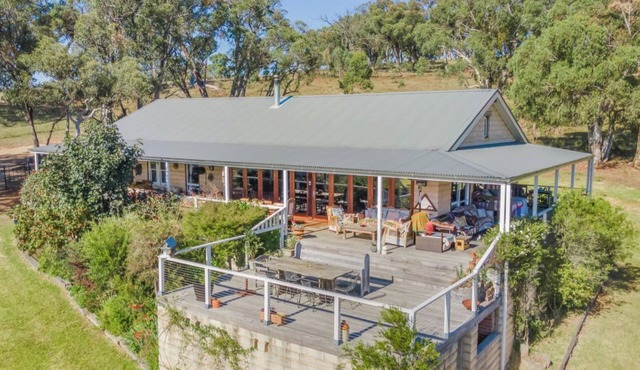 Mountain View Farm. Pet-Friendly!