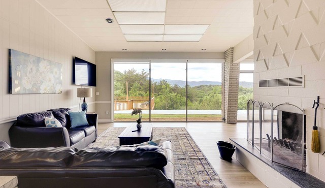 Mountain View + Fire Pit: Modern Copperhill Home