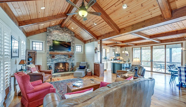 Mountain-View Georgia Cabin w/2 Decks