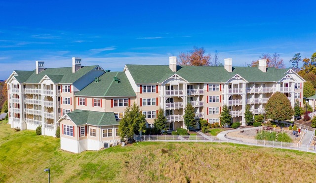 Mountain View Getaway w/Resort Indoor & Outdoor Pools, 3 Hot Tubs, WiFi & More!