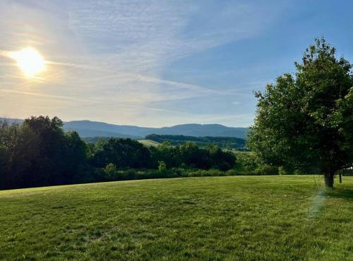 Mountain View Getaway - Stunning Views and Privacy