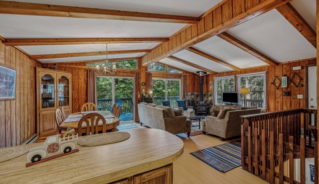 Mountain View Hideaway- A Fun Time Away!