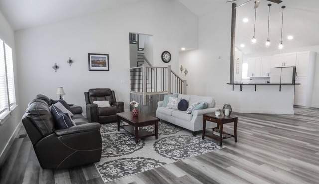 Mountain View Home, 5 bedrooms large, open spaces!