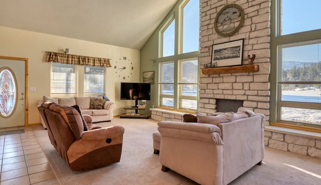 Mountain View Home in a Quiet Area w/ WiFi & Washer/Dryer - 3 Dogs Welcome