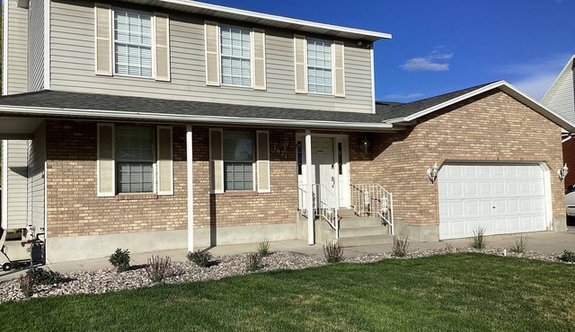 Mountain View home, spacious, sleeps 12