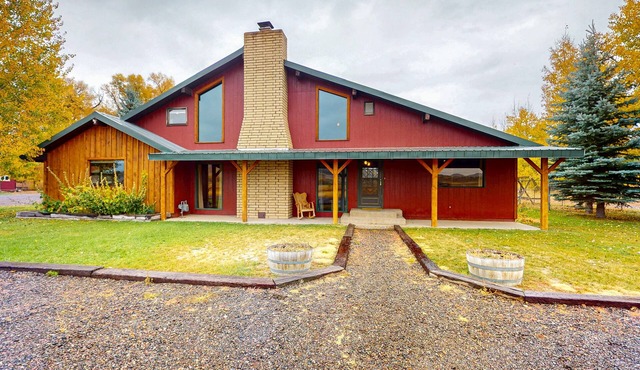 Mountain View Home w/jetted tub, air hockey, foosball near Wolf Creek