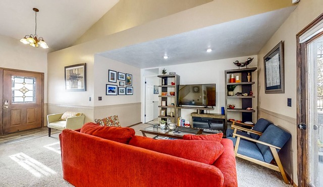 Mountain-View Home with Private Hot Tub, Jetted Tub & Wet Bar - Near Skiing