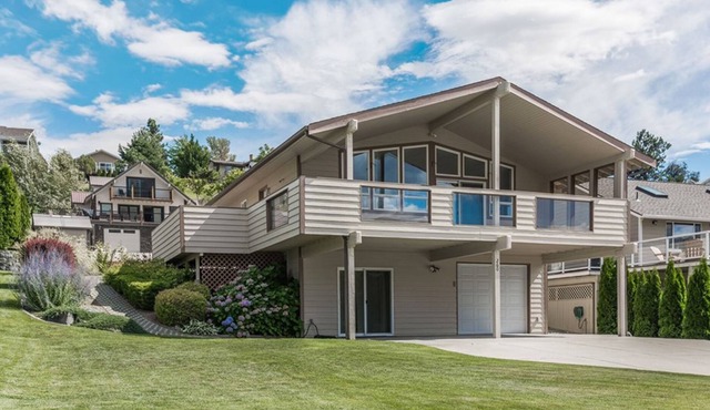 Mountain view home with river view, pool access, central AC