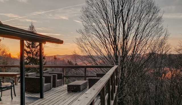 Mountain View~ Hot Tub ~ Pool ~ Arcade ~ Firepit ~ Ample Parking ~ Hatley Pointe