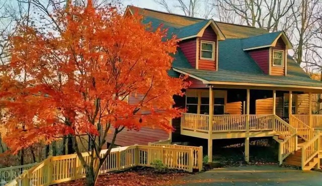 Mountain View, hot-tub, & 2 king beds! Close to many wineries!