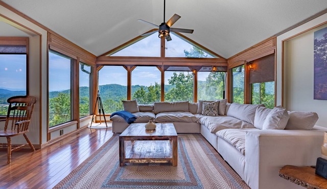 Mountain View/Jacuzzi/Fire pit/Close to Downtown. Pet Friendly!