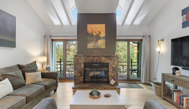 Mountain view, kids room, great location!