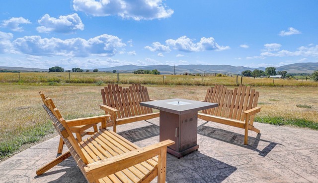 Mountain-View Log Cabin in Wyoming Wilderness