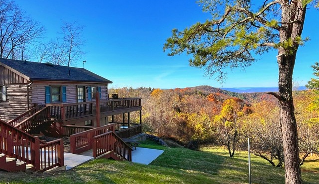 Mountain View Log Cabin - Cozy cabin in the Blue Ridge Mountains- New Property!