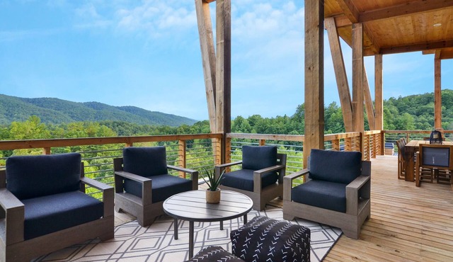 Mountain View Manor ~ Mountain Modern 5BR ~ Near downtown Blue Ridge!