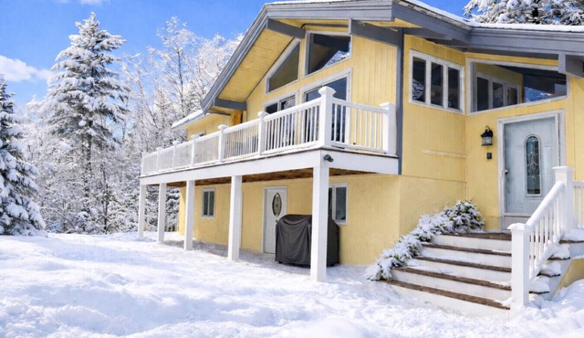 Mountain View Modern Chalet w/Fire Pit & AC