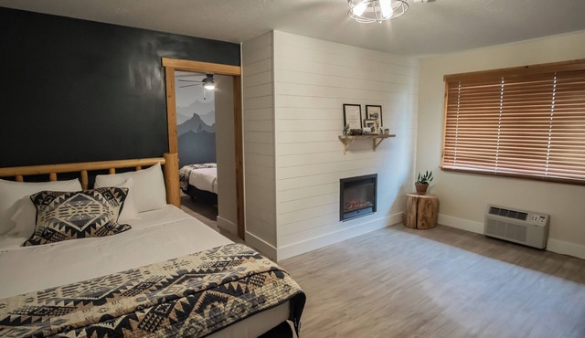 Mountain View Mural Double suite