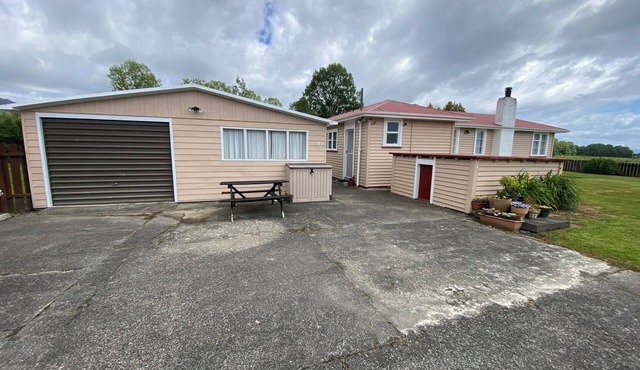 Mountain View of Pihanga, super locality SH1, plenty yard space for children.