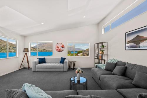 Mountain View Paradise 3 Bedroom House Lake Views