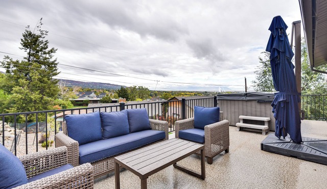 Mountain-View Retreat w/Hot Tub in Centerville!