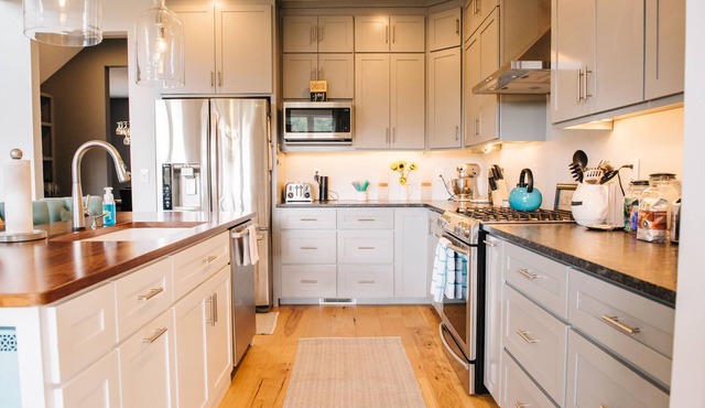 Mountain View Retreat - Plenty of Space and Extras