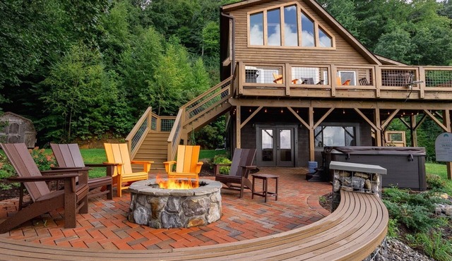 Mountain View Sanctuary | Pet-Friendly Log Cabin with Long Range Views in Weaverville