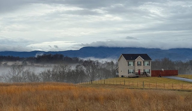Mountain View set on 2+ acres near Greeneville TN