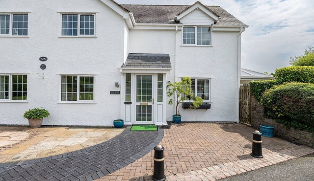 Mountain View - sleeps 5 guests in 2 bedrooms