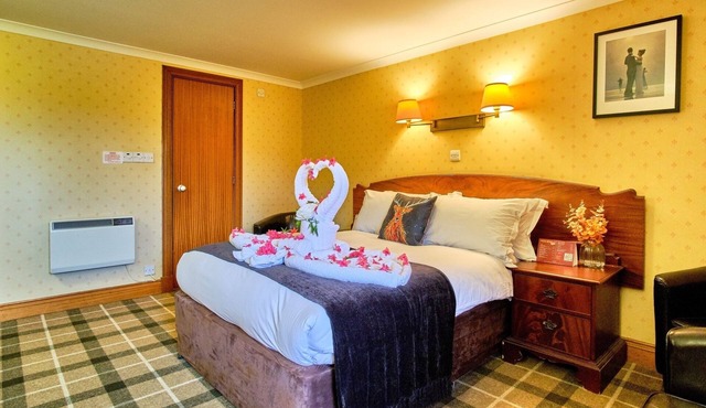 Mountain View Stay with Gardens, Wildlife and Adventure Nearby