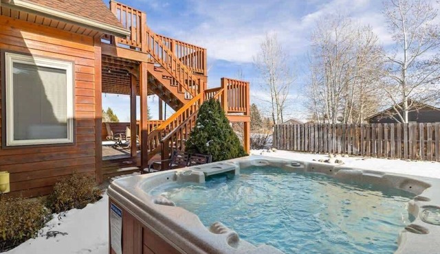 Mountain View Tee and Ski