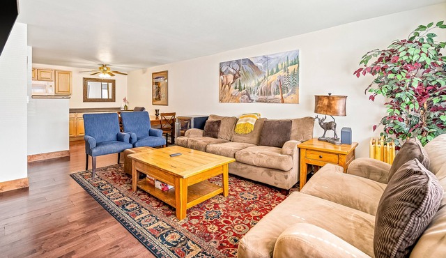 Mountain view townhouse with WiFi and shared balcony - near major ski resorts