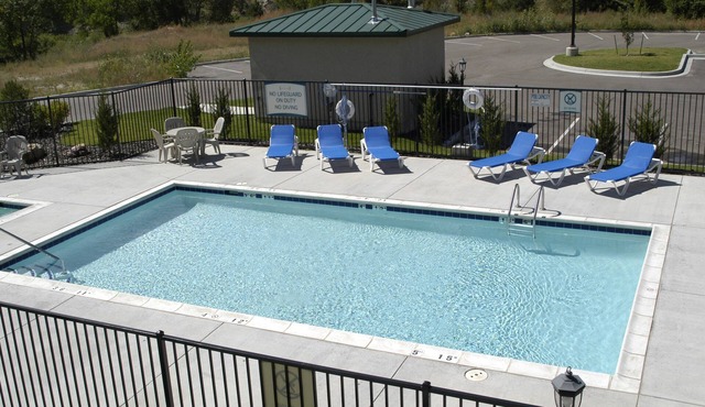 Mountain View Studio + Pool Access