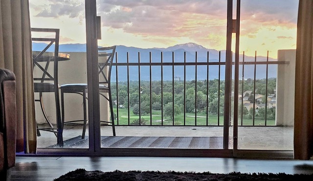 Mountain View! 2-bdrm 10th floor condo, 48ft balcony from every room, sleeps 6