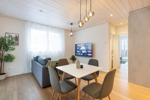 Mountain view with balcony and free parking