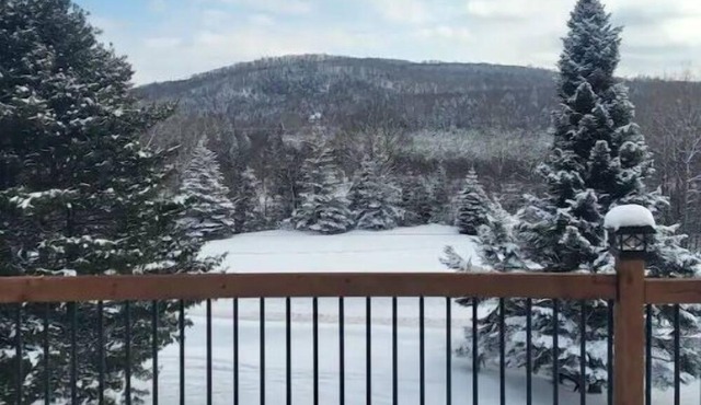 Mountain View with a HotTub, 7 mins-LacSimon