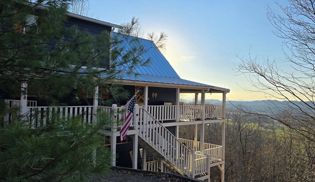 Mountain Views- Appalachian Mtns/Smokies. Waterfalls, trails, casino nearby!