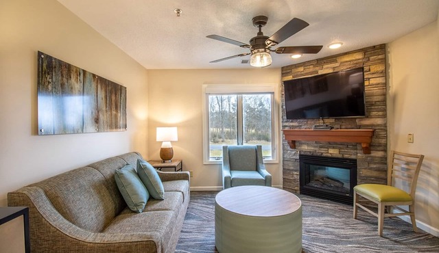 Mountain views, Balcony, Fireplace!