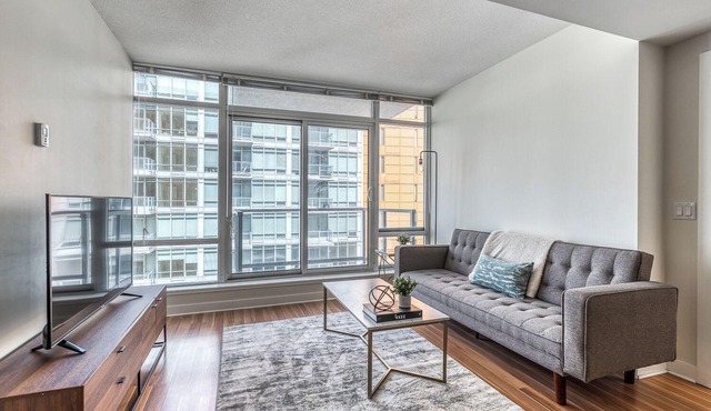 Mountain Views! Bright & Spacious 2BD 2BA Condo