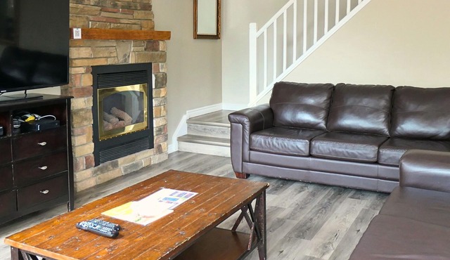 Mountain Views, Steps to BM Village, Hot Tub, BBQ.
