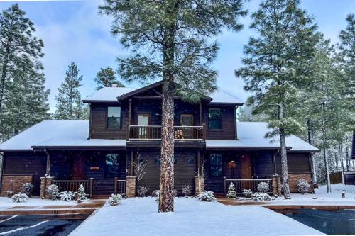 Mountain Views, Cozy Comfort, and Snowbird Bliss Your Perfect Show Low Getaway