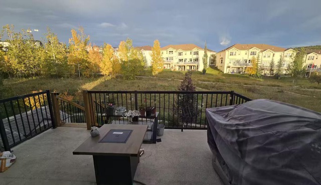 Mountain views Family Home 4BDR NEAR BANFF! Ski fun