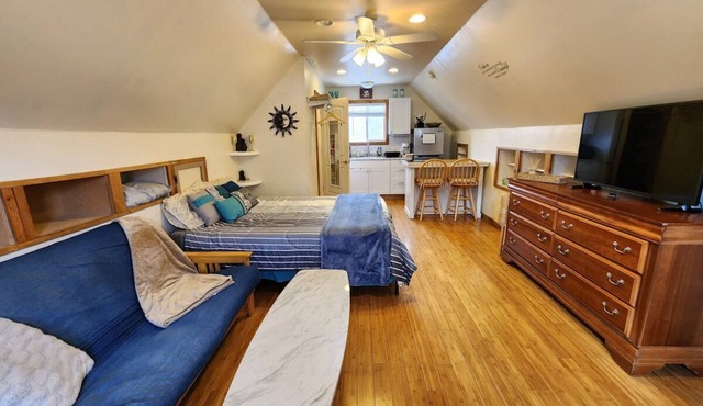 Mountain Views from Private Loft Studio - Near Downtown!