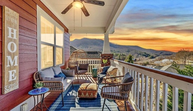 Mountain Views, Game Room, Hot Tub –Close to Downtown