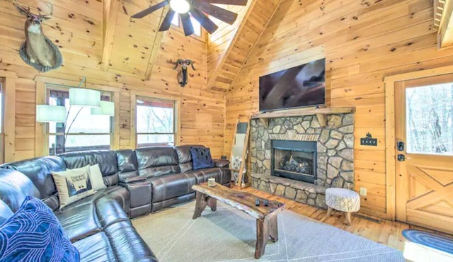 Mountain views, hot tub, pet friendly