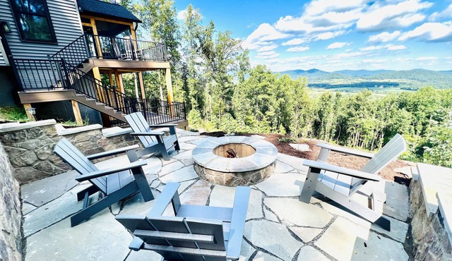 Mountain Views, Hot Tub, Fire Pit, Screened-In Porch