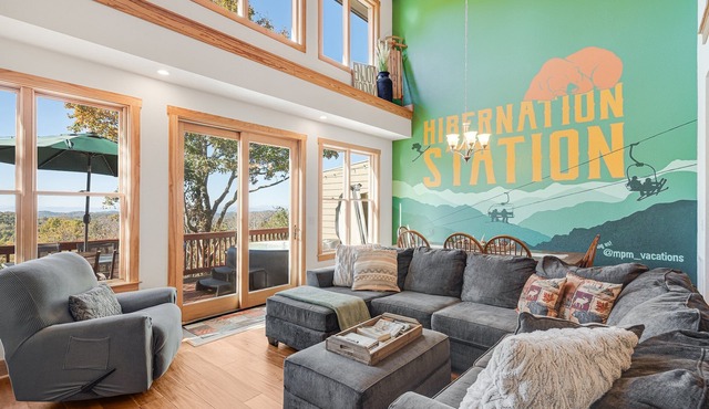 Mountain Views - Hot Tub - Firepit - Gameroom - Near Blue Ridge Parkway & AVL